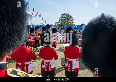 Stamford, Regno Unito. 7 settembre 2025. Le Grenadier Guards giocano per i membri il 4° giorno dei 2025 Defender Burghley Horse Trials svoltisi nei terreni di Burghley House a Stamford, Lincolnshire, Inghilterra, Regno Unito. Credito: Jonathan Clarke/Alamy Live News Foto Stock