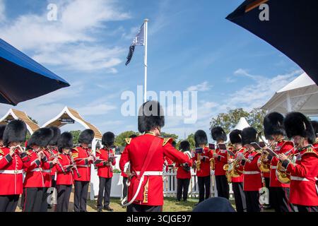 Stamford, Regno Unito. 7 settembre 2025. Le Grenadier Guards giocano per i membri il 4° giorno dei 2025 Defender Burghley Horse Trials svoltisi nei terreni di Burghley House a Stamford, Lincolnshire, Inghilterra, Regno Unito. Credito: Jonathan Clarke/Alamy Live News Foto Stock