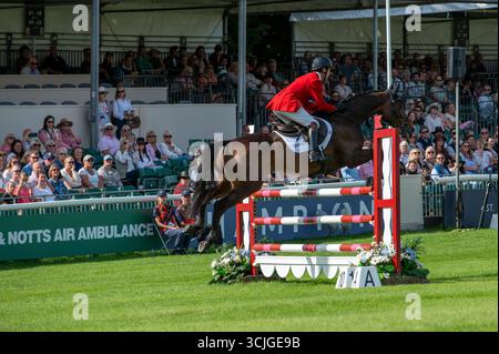 Stamford, Regno Unito. 7 settembre 2025. Harry Meade e et Hop Du Matz rappresentano la Gran Bretagna durante la fase Show Jumping il 4° giorno delle prove a cavallo Defender Burghley del 2025 tenutesi nei terreni di Burghley House a Stamford, Lincolnshire, Inghilterra, Regno Unito. Credito: Jonathan Clarke/Alamy Live News Foto Stock
