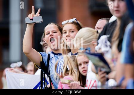 Londra, Regno Unito. 7 settembre 2025. Londra, Inghilterra, 07 settembre 2025: Tifosi del Tottenham Hotspur dopo la partita della Women Super League tra il Tottenham Hotspur e il West Ham a Brisbane Road a Londra, Inghilterra. (Foto di Pedro Porru/Sports Press Photo/SPP) credito: SPP Sport Press Photo. /Alamy Live News Foto Stock