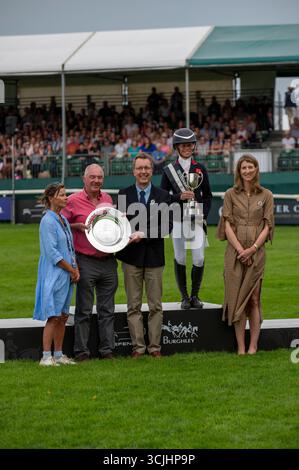 Stamford, Regno Unito. 7 settembre 2025. Rosalind Canter vince i Defender Burghley Horse Trials del 2025 svoltisi nei terreni di Burghley House a Stamford, Lincolnshire, Inghilterra, Regno Unito. Credito: Jonathan Clarke/Alamy Live News Foto Stock