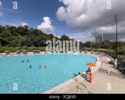 Il Gottesman Pool aprì a Central Park nel giugno 2025, come parte del progetto da 160 milioni di dollari del Davis Center vicino ad Harlem Meer. Sostituendo l'ex Laske Foto Stock