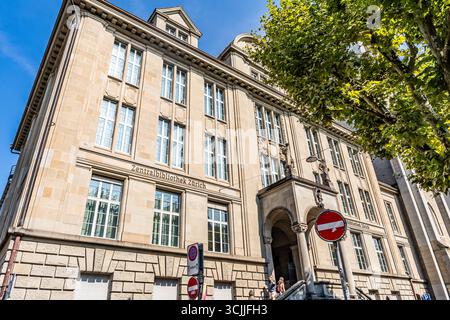 Facciata di Zentralbibliothek Zurigo, principale biblioteca pubblica e scientifica situata nel centro storico di Zahringerplatz, a zurigo, Svizzera. Foto Stock