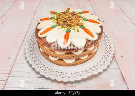 Torta dell'opera: Strati di torta di spugne alle mandorle, caffè, ganache e crema di burro al cioccolato Foto Stock