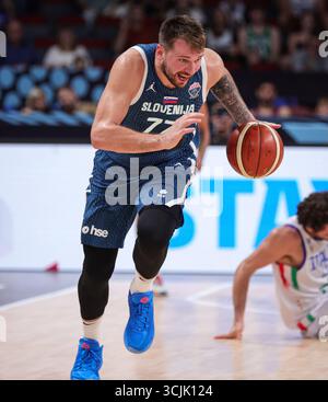 RIGA, LETTONIA - 07 SETTEMBRE: Luka Doncic della Slovenia durante la gara del 16 FIBA Eurobasket 2025 tra Italia e Slovenia all'Arena riga il 7 settembre 2025 a riga, Lettonia. © diebilderwelt / Alamy Stock Foto Stock