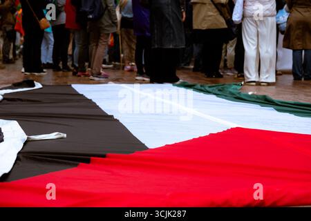 Cork, Irlanda. 6 settembre 2025. Bandiera palestinese a terra, durante il raduno della campagna di solidarietà della Palestina di Cork nella contea di Cork. (Credit Image: © Annabelle Hamil/ZUMA Press Wire) SOLO PER USO EDITORIALE! Non per USO commerciale! Foto Stock
