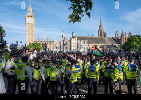 Palestina Action Demonstration 6 settembre 2025. Un gran numero di poliziotti in una manifestazione a sostegno dell'azione palestinese che termina con 850 arresti. Foto Stock