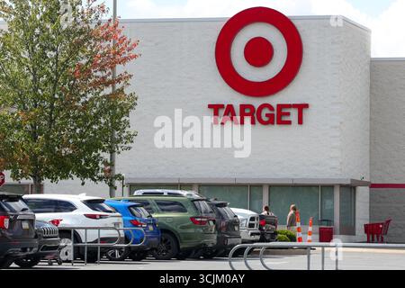 Muncy, Stati Uniti. 7 settembre 2025. Il logo Target Bullseye è visibile all'esterno del suo negozio presso il Lycoming Crossing Shopping Center. Credito: SOPA Images Limited/Alamy Live News Foto Stock