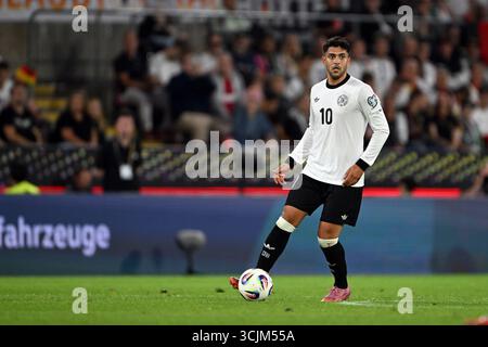 Colonia, Germania. 7 settembre 2025. Calcio: Qualificazione ai Mondiali Europa, Germania - Irlanda del Nord, fase a gruppi, gruppo A, Matchday 2, RheinEnergieStadion, Nadiem Amiri (Germania) gioca la palla. Crediti: Federico Gambarini/dpa/Alamy Live News Foto Stock