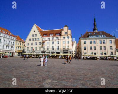 Tallinn, Estonia - 21 luglio 2022: Veduta della Piazza del Municipio di Tallinn. Foto Stock