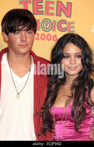Zac Efron e Vanessa Anne Hudgens alla sala stampa per i Teen Choice Awards 2006, che si sono tenuti sul lotto degli Universal Studios di Hollywood - 20 agosto 2006 Foto Stock