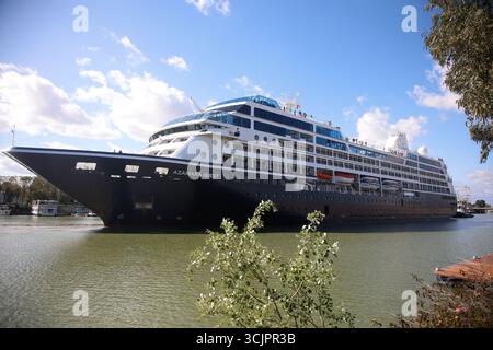 Siviglia, 24 marzo 2025. Arrivo della nave da crociera Azamara quest. Foto: Víctor Rodríguez. Archsev. Crediti: Album / Archivo ABC / Víctor Rodríguez Foto Stock