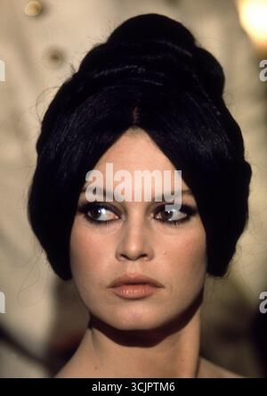 BRIGITTE BARDOT in SPIRITS OF THE DEAD (1968) - titolo originale: HISTOIRES EXTRAORDINAIRES -, diretto da LOUIS MALLE, FEDERICO FELLINI e ROGER VADIM. Credito: AIP / album Foto Stock