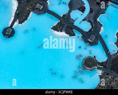 Vista aerea della Blue Lagoon Spa con acque geotermiche in Islanda Foto Stock
