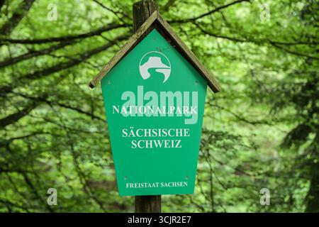 Schild Nationalpark Sächsische Schweiz, Elbsandsteingebirge, Landkreis Sächsische Schweiz-Osterzgebirge, Sachsen, Deutschland Foto Stock