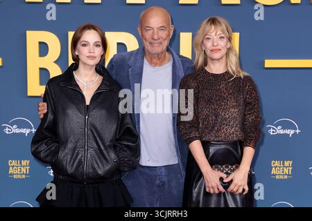 Emilia Schuele, Heiner Lauterbach und Heike Makatsch bei der „chiama il mio agente Berlin“ Serien Premiere (Disney+) am 8.09.2025 in Berlin Foto Stock