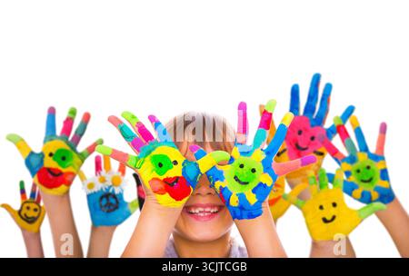 mani per bambini colorate con facce divertenti Foto Stock