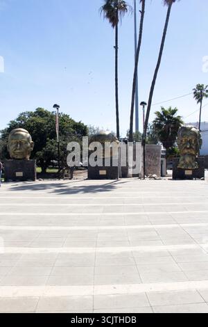 Ensenada, Baja California, Messico - 16 marzo 2025: La Civic Plaza di Ensenada Baja California è un emblematico spazio pubblico aperto della città Foto Stock