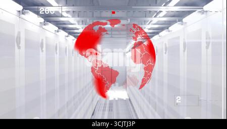 Proietta globo digitale rosso sui rack server nel corridoio del data center, con barre dell'interfaccia utente numeriche Foto Stock