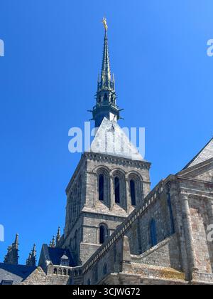 Abbazia di Mont Saint-Michel, Normandia. Uno dei siti turistici più visitati in Francia Foto Stock