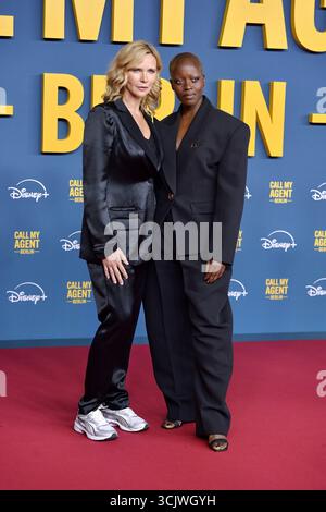 Veronika Ferres und Florence Kasumba bei der Weltpremiere von Disney Original serie Call My Agent Berlin in Berlin AM 08.09.2025 *** Veronika Ferres e Florence Kasumba alla prima mondiale della serie Disney Original Call My Agent Berlin a Berlino l'08 09 2025 Foto Stock
