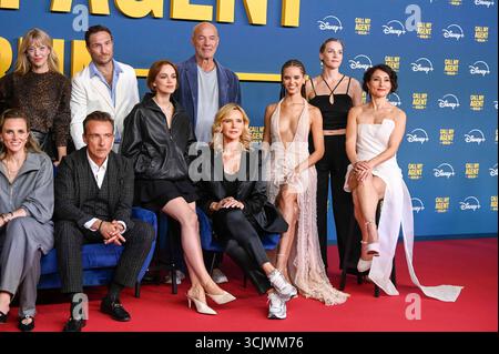 abb Karin Hanczewski, Heike Makatsch, Lucas Gregorowicz, Frederick Lau, Emilia Schuele, Heiner Lauterbach und Veronica Ferres zu Gast auf dem roten Teppich bei der zur Deutschlandpremiere des Kino Films CHIAMA IL MIO AGENTE BERLIN im Kino Collosseum am 08.09.2025 in Berlin Deutschland *** abb Karin Hanczewski, Heike Makatsch, Lucas Gregorowicz, Frederick Lau, Emilia Schuele, Heiner Lauterbach e Veronica Ferres come ospiti sul tappeto rosso alla prima tedesca del film CHIAMA IL MIO AGENTE BERLIN al cinema Collosseum l'8 settembre 2025 a Berlino Berlino Germania Foto Stock