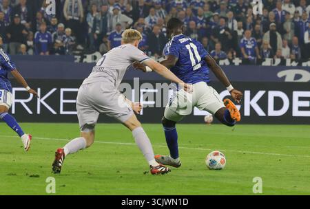 Schalke, Deutschland. 23 agosto 2025. Firo : 23.08.2025, calcio: 2.Bundesliga FC Schalke 04 - VfL Bochum goal per 2:1 Bryan Lasme del FC Schalke 04 credito: dpa/Alamy Live News Foto Stock