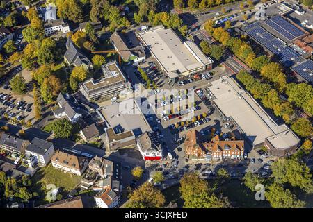 Vista aerea, centro commerciale Dortmunder Strasse, supermercati Edeka, DM e Aldi, cantiere vicino al supermercato Edeka, parcheggi, Herringen dis Foto Stock