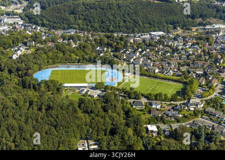 Vista aerea, stadio di calcio Bremenstadion e stadio di atletica del TU Ennepetal 1911 e.V. Sports Club, campo laterale, tribuna e Blue Running Trac Foto Stock