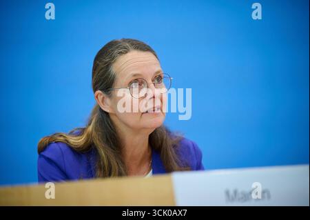Vorstellung der OECD-Studie Bildung auf einen Blick 2025 am Dienstag 09.09.2025 a Berlino. Foto: Bettina Martin SPD, Praesidentin der Wissenschaftsministerkonferenz und Ministerin fuer Wissenschaft, Kultur, Bundes- und Europaangelegenheiten aus Mecklenburg-Vorpommern in Deutschland klafft laut einer OCSE-Analyse das Bildungsniveau junger Erwachsener immer weiter auseinander. 2024 hatten 15 Prozent der 25- bis 34-Jaehrigen weder die Fachhochschulreife noch eine Berufsausbildung, wie es in der vorgestellten Studie Bildung auf einen Blick heisst. DAS waren demnach zwei Prozentpunkte mehr als 2019 Foto Stock