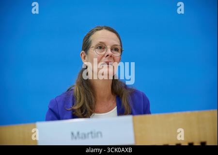 Vorstellung der OECD-Studie Bildung auf einen Blick 2025 am Dienstag 09.09.2025 a Berlino. Foto: Bettina Martin SPD, Praesidentin der Wissenschaftsministerkonferenz und Ministerin fuer Wissenschaft, Kultur, Bundes- und Europaangelegenheiten aus Mecklenburg-Vorpommern in Deutschland klafft laut einer OCSE-Analyse das Bildungsniveau junger Erwachsener immer weiter auseinander. 2024 hatten 15 Prozent der 25- bis 34-Jaehrigen weder die Fachhochschulreife noch eine Berufsausbildung, wie es in der vorgestellten Studie Bildung auf einen Blick heisst. DAS waren demnach zwei Prozentpunkte mehr als 2019 Foto Stock