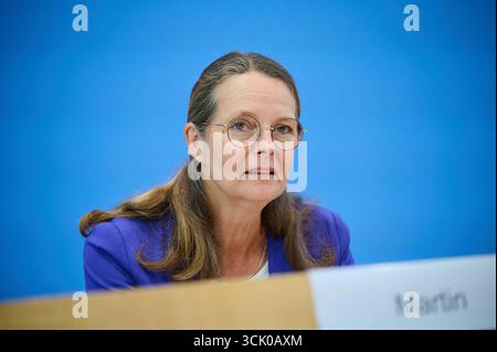 Vorstellung der OECD-Studie Bildung auf einen Blick 2025 am Dienstag 09.09.2025 a Berlino. Foto: Bettina Martin SPD, Praesidentin der Wissenschaftsministerkonferenz und Ministerin fuer Wissenschaft, Kultur, Bundes- und Europaangelegenheiten aus Mecklenburg-Vorpommern in Deutschland klafft laut einer OCSE-Analyse das Bildungsniveau junger Erwachsener immer weiter auseinander. 2024 hatten 15 Prozent der 25- bis 34-Jaehrigen weder die Fachhochschulreife noch eine Berufsausbildung, wie es in der vorgestellten Studie Bildung auf einen Blick heisst. DAS waren demnach zwei Prozentpunkte mehr als 2019 Foto Stock