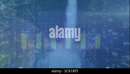 Visualizzazione di un grafico a barre e a linee sullo skyline della città di notte, con un fascio luminoso a griglia con barre etichettate Foto Stock