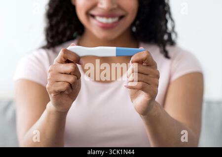 Grandi notizie, emozioni positive e pianificazione familiare, ovulazione Foto Stock