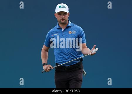 Wentworth Club, Londra, Regno Unito. 9 settembre 2025. Il BMW PGA Championship Golf Practice Day 1; Kipp Popert d'Inghilterra sul green alla 18ma buca credito: Action Plus Sports/Alamy Live News Foto Stock