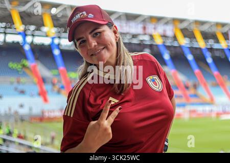 Maturin, Venezuela. 9 settembre 2025. I tifosi venezuelani hanno preceduto la partita tra Venezuela e Colombia per il 18° turno delle qualificazioni FIFA 2026, al Maturin Monumental Stadium, a Maturin, Venezuela, il 9 settembre 2025. Foto: Alejandro Teran/DiaEsportivo/Alamy Live News crediti: DiaEsportivo/Alamy Live News Foto Stock