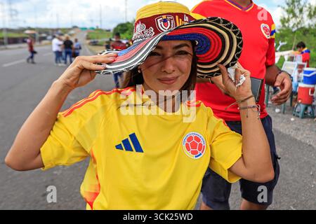 Maturin, Venezuela. 9 settembre 2025. I tifosi colombiani hanno preceduto la partita tra Venezuela e Colombia per il 18° turno delle qualificazioni FIFA 2026, al Maturin Monumental Stadium, a Maturin, Venezuela, il 9 settembre 2025. Foto: Alejandro Teran/DiaEsportivo/Alamy Live News crediti: DiaEsportivo/Alamy Live News Foto Stock