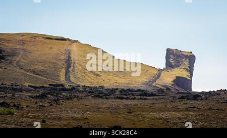 Spiaggia rocciosa di Valahnúkamöl, penisola di Reykjanes, Islanda, viste varie agosto 2025 Foto Stock