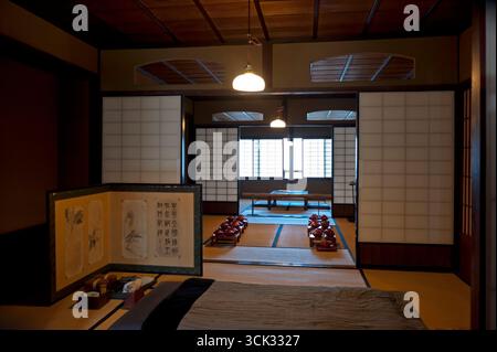 Sala da pranzo e camera da letto al Sekijuku Hatago Tamaya Historical Museum: Edo Period Tamaya Inn nella città postale di Seki-juku, vecchia strada di Tokaido, mie, Giappone. Foto Stock