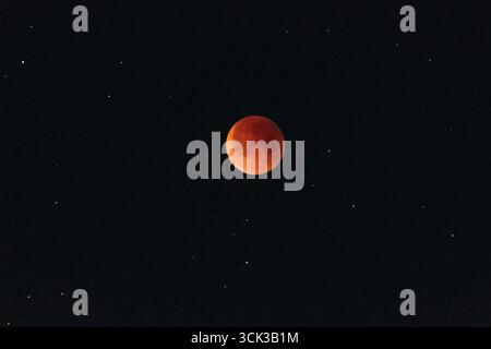 Blood Moon Solar un'eclissi in un cielo notturno Foto Stock