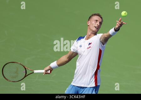Jiri Lehecka, tennista ceco durante la preparazione per la partita di qualificazione tra Stati Uniti e Repubblica Ceca per il gruppo finale della da Foto Stock
