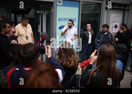 Parigi, Francia. 10 settembre 2025. Parigi, Francia. 10 settembre 2025. Membri del commercio sindacale della CGT che partecipano alla mobilitazione "Bloquons-tout" nella foto alla Gare du Nord di Parigi, 10 settembre 2025. Foto di Raphael Lafargue/ABACAPRESS.COM credito: Abaca Press/Alamy Live News Credit: Abaca Press/Alamy Live News Credit: Abaca Press/Alamy Live News Foto Stock