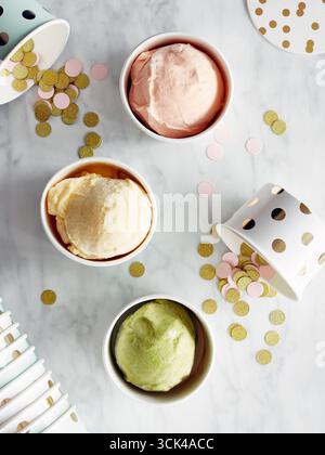 Palline da gelato in diversi colori Foto Stock