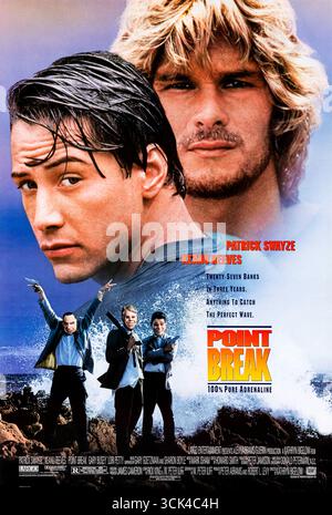 Point Break (1991) è un film diretto da Kathryn Bigelow e interpretato da Patrick Swayze, Keanu Reeves e Gary Busey. Un agente dell'FBI sotto copertura viene attratto nel mondo adrenalinico dei rapinatori di banche surfisti, divisi tra dovere e lealtà. Fotografia di un poster originale del 1991 USA a un foglio SOLO PER USO EDITORIALE. Crediti: BFA / 20th Century Fox Foto Stock