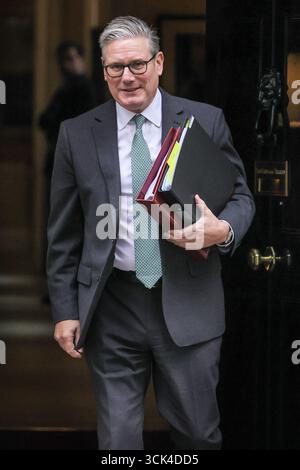 Londra, Regno Unito. 10 settembre 2025. Sir Keir Starmer, primo ministro del Regno Unito, deputato per Holborn e St Pancras esce al 10 di Downing Street per le domande del primo ministro (PMQ) in Parlamento. Crediti: Imageplotter/Alamy Live News Foto Stock