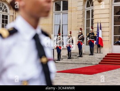 Saint Ouen, Parigi, Francia. 10 settembre 2025. Il passaggio di potere da parte del primo Ministro francese Bayrou a Sébastien Lecornu al HÃ Matignon, 10 settembre 2025, Francia, Parigi (Credit Image: © Sadak Souici/ZUMA Press Wire) SOLO PER USO EDITORIALE! Non per USO commerciale! Crediti: ZUMA Press, Inc./Alamy Live News Foto Stock