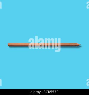 Una semplice matita di legno con punta affilata, utilizzata per scrivere o disegnare. Foto Stock