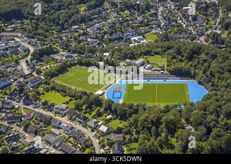 Veduta aerea, Bremenstadion, contorno blu del campo, Bremenplatz Berninghausen, Milspe, Ennepetal, regione della Ruhr, Renania settentrionale-Vestfalia, Germania, DE, Europa, Foto Stock