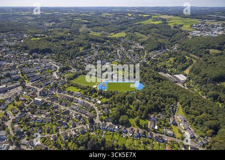 Veduta aerea, Bremenstadion, contorno blu del campo, Bremenplatz Berninghausen, Milspe, Ennepetal, regione della Ruhr, Renania settentrionale-Vestfalia, Germania, DE, Europa, Foto Stock
