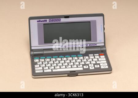 Pavia, Lombardy, Italy - December 27, 2024: Olivetti D2000 Electronic Note Book from 1990, PDA (Personal Digital Assistant) with flashlight batteries. Foto Stock